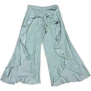 Kiwi & Punch Leaf Print Ruffle Split-Leg Pants – Sage Green, Size Medium EUC